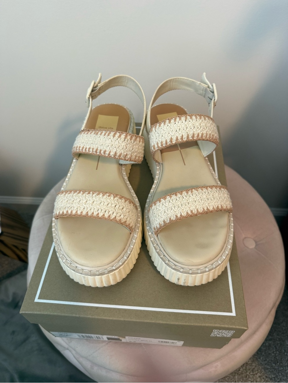 Dolce Vita Ivory Multi Woven sandals size 8.5